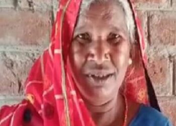 एटा-बरहन-टूंडला रेलवे ट्रैक पर वृद्धा की सूझबूझ से टला ट्रेन हादसा