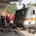 सहारनपुर: रेल इंजन टकराया प्लेटफ़ार्म से