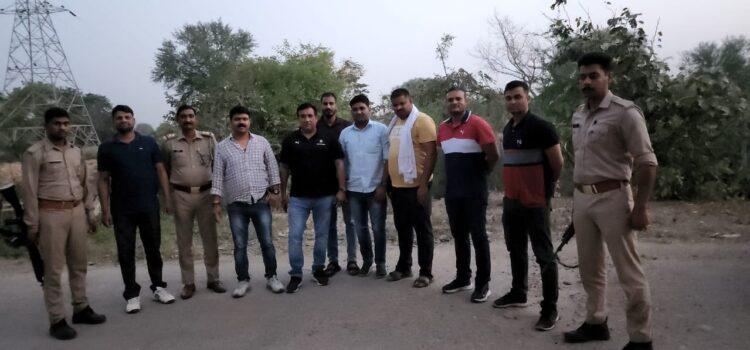 एत्मादपुर पुलिस और एसओजी की बदमाशों से मुठभेड़