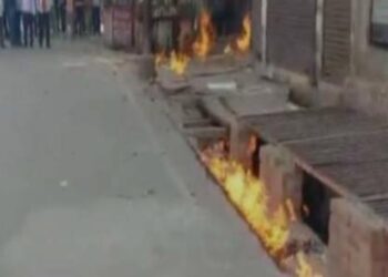 दयालबाग में ग्रीन गैस की पाइप लाइन में लगी आग