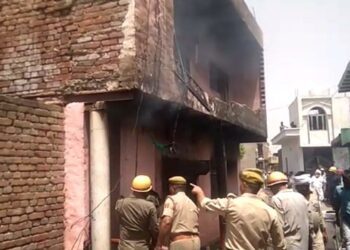 घर में आग लगाने के मामले में दर्ज मुकदमे में 20 नामजद, 150 से 200 अज्ञात में शामिल