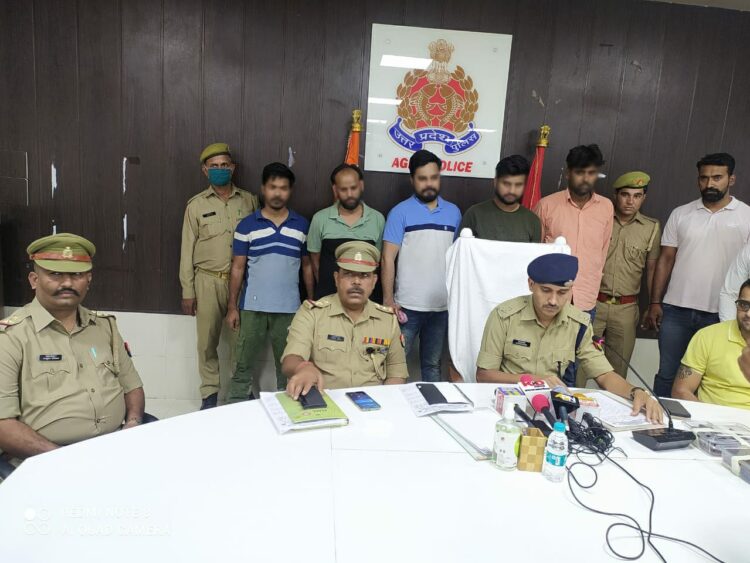 पुलिस ने पकड़े पांच आईपीएल सट्टेबाज