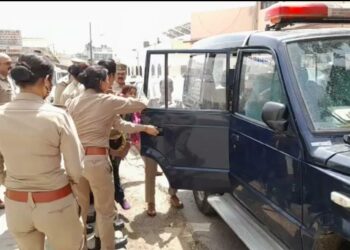 छेड़छाड़ का आरोपी गिरफ्तार नहीं होने पर युवती ने किया आत्मदाह का प्रयास