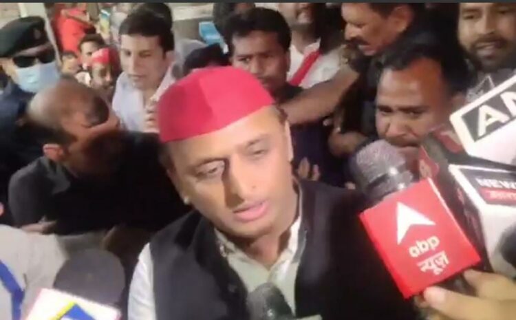 भीमनगरी हादसे में घायलों से मिलने आगरा आए पूर्व मुख्यमंत्री अखिलेश यादव