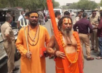 अयोध्या के परमहंसदास अचानक फिर आगरा पहुंचे, ताजमहल जाने से रोका