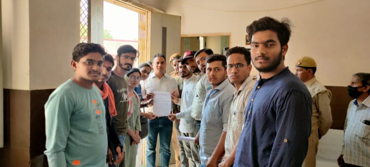 छात्रों के मोबाइल पर कई दिन पहले से पहुंच रहा था पेपर, विश्वविद्यालय सोया था चैन की नींद: एबीवीपी