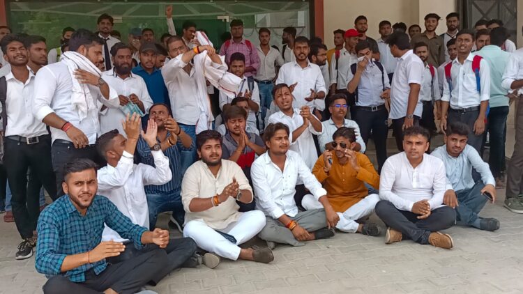 आईईटी मामला: दिन भर चला हंगामा शाम को राजीनामा