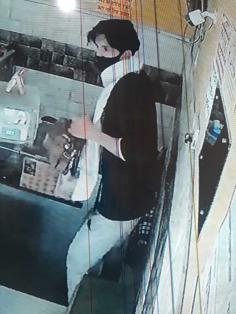 सदर में दिनदहाड़े ज्वेलर के यहां से 10 लाख की लूट