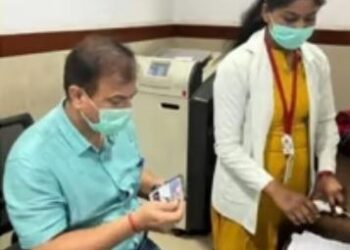 जिला अस्पताल में लखनऊ से आई टीम को स्टोर रूम में रखी मिली एक्सपायर्ड सिरप