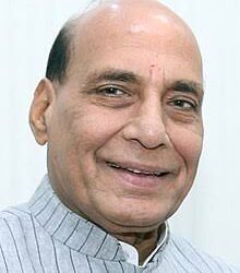 राजनाथ सिंह अचानक उतरे आगरा में, 30 मिनट रुकने के बाद फिर से दिल्ली के लिए रवाना