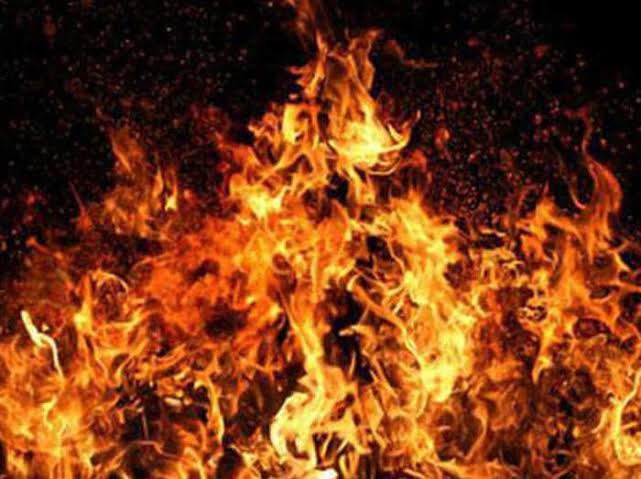 खंदौली में सड़क किनारे युवती का शव जलता देख दौड़ी पुलिस