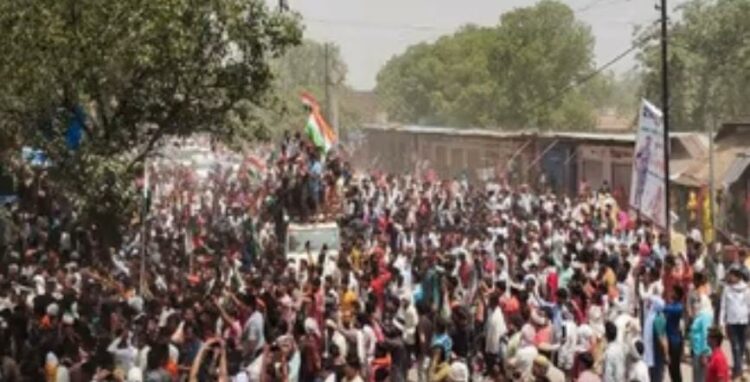 जम्मू में तैनात आगरा के सैनिक की आकाशीय बिजली गिरने से मौत, शहीद के दर्शन को उमड़ा जनसैलाब