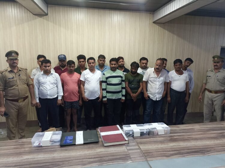 हरीपर्वत में एक होटल में सजी हुई थी जुए की महफिल
