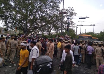 अग्निपथ योजना के विरोध में सैकड़ों भावी अग्निवीर सड़कों पर उतरे