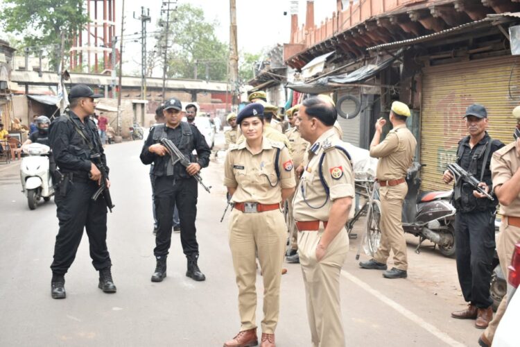 जुमे की नमाज को लेकर आगरा में सुबह से पुलिस अलर्ट
