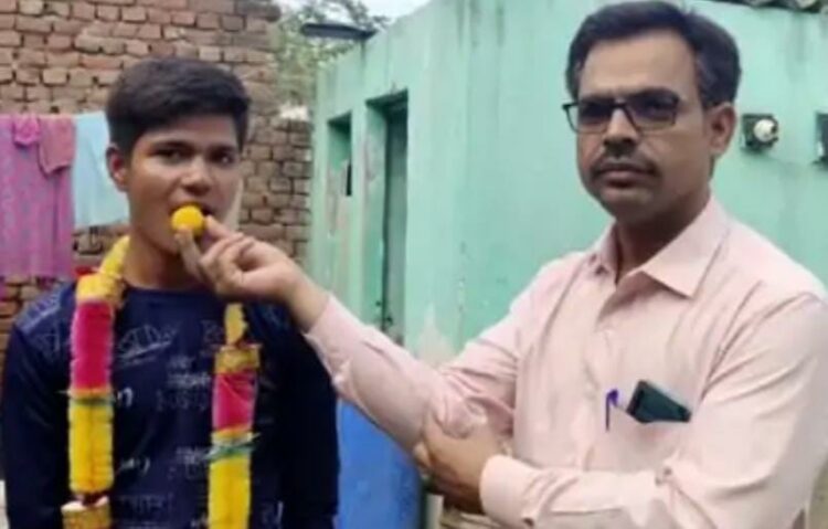 इंटरमीडिएट में विक्रम, दसवीं में विकेश ने किया टॉप