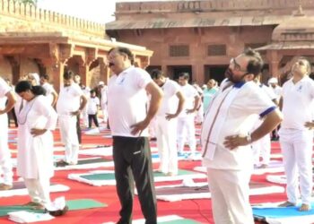 सीकरी के पंच महल से लेकर शहर के एकलव्य स्टेडियम तक 250 स्थानों पर हुआ योग