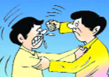 जमीनी विवाद में ताऊ ने काटा भतीजे का कान, भतीजा लहूलुहान