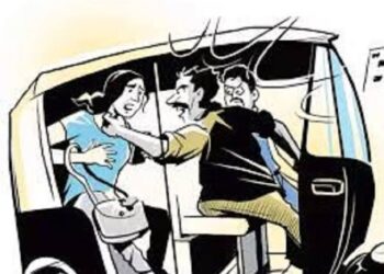 महिला के जेवर और पैसे लूटकर उसे झरना नाले पर फेंका