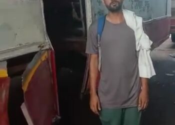 रोडवेज बस की सीढ़ियां और दरवाजा टूट कर गिरा, यात्री घायल