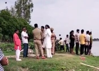 सरकारी नौकरी नहीं मिलने पर युवक यमुना में कूदा