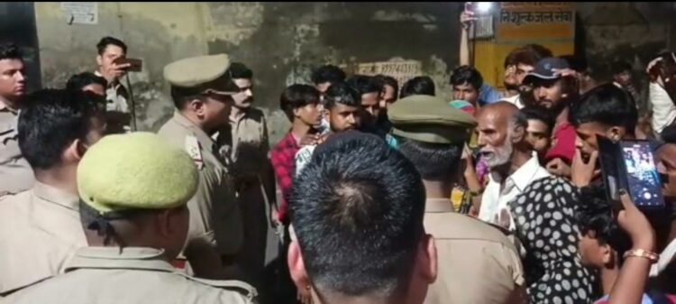 लोहामंडी में अपार्टमेंट परिसर में बने धर्म स्थल को किया गया जमींदोज