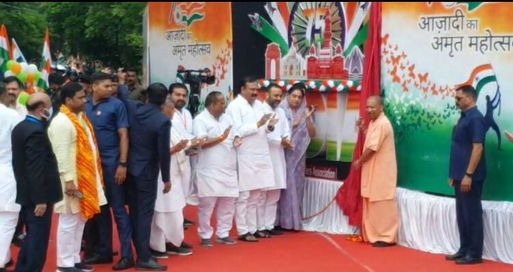 मुख्यमंत्री ने किया मेट्रो रेल का डिजिटल अनावरण