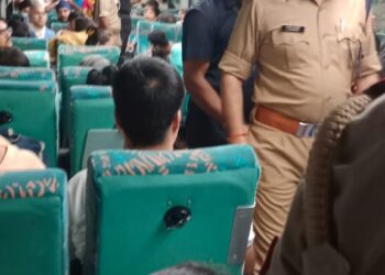 ताज एक्सप्रेस में बम की सूचना से मची खलबली