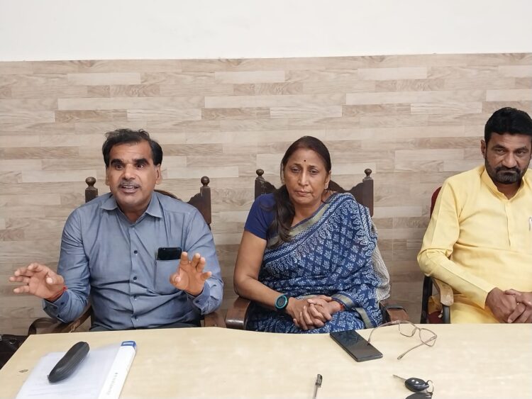 विश्वविद्यालय में नकल को लीगलाइज किया जा रहा,  बोले औटा महामंत्री