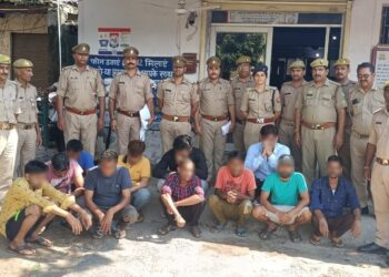 मंटोला थाना पुलिस ने पकडे 11 वारंटी