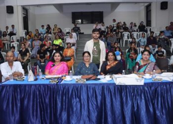 गायत्री पब्लिक स्कूल में हुई प्रतियोगिता में बच्चों ने दिखाई अपनी प्रतिभा