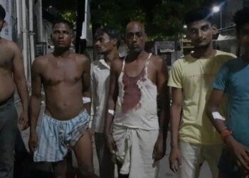 डकैती डालने आए डकैतों ने घिरने  पर की ग्रामीणों पर अंधाधुंध फायरिंग