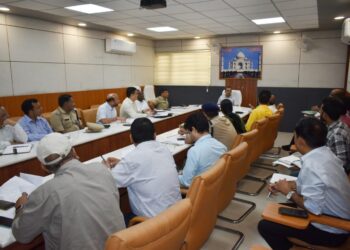 जनकपुरी महोत्सव से जुड़े क्षेत्रों में सभी विकास कार्य तेजी से पूर्ण करें: मंडलायुक्त