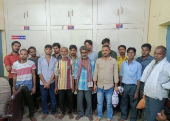 सार्वजनिक स्थानों पर शराब पीते हुए पकड़े गए 20 लोग