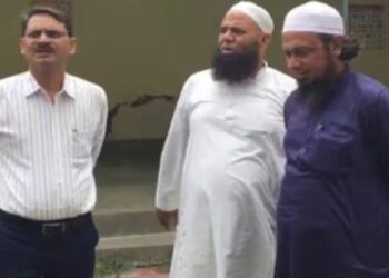 धनौली में दो कमरों में चल रहा 9 साल से अवैध मदरसा