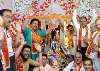 मिथिला नगरी में 100 फुटा रोड पर हजारों भक्तों का मन मोह रही राजराजेश्वरी राजलक्ष्मी श्री कैला मैया की भव्य झाँकी