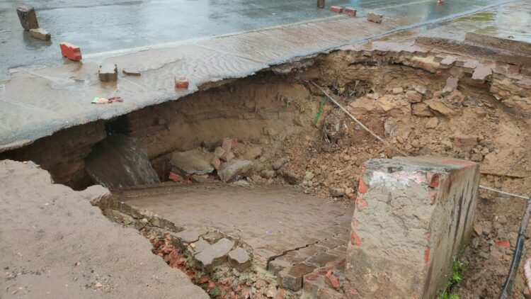 आगरा और आसपास के शहरों में देर रात से भारी बारिश