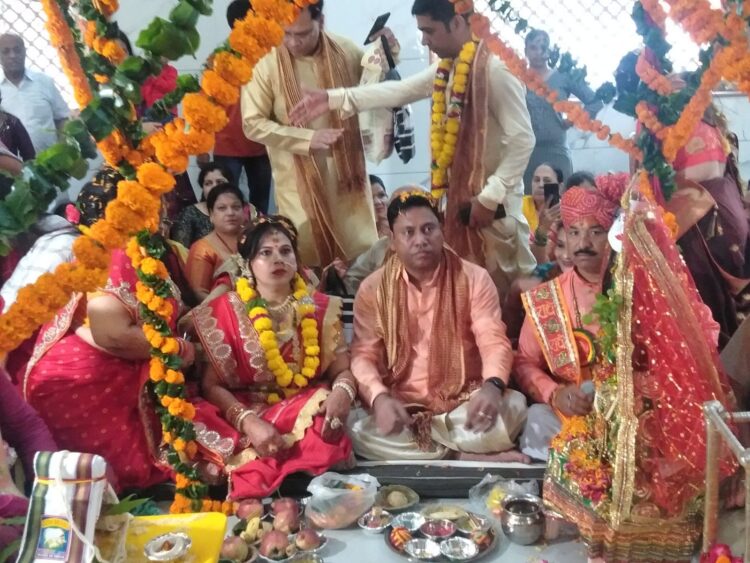 आज तुलसी की शादी हमारे अँगना..
