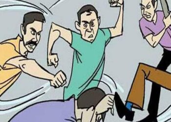 पुरानी रंजिश को लेकर दो पक्षों में पथराव और फायरिंग