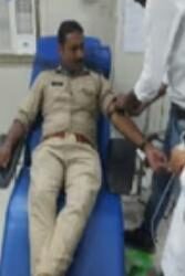 मुठभेड़ में घायल हुए अवैध खनन के आरोपी को खून देकर बचाई उसकी  जान