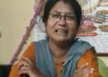 बुर्का प्रकरण में महिला प्रधानाचार्य का रोते हुए वीडियो वायरल, एसीएम ने शुरू की जांच