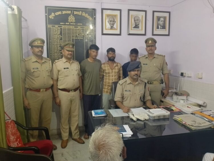 पुलिस ने किया साढ़े तीन लाख की लूट का खुलासा