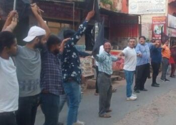 ताजगंज में व्यापारियों ने किया शांतिपूर्ण प्रदर्शन