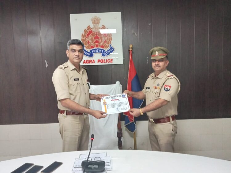 पुलिस ने साइबर क्राइम से बचाव के लिए 50 हजार लोगों के मोबाइल में सेव कराया 1930 नंबर