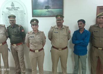 कॉपियों पर लगे बारकोड को डिस्क्लोज कर देता था एजेंसी का पूर्व कर्मचारी