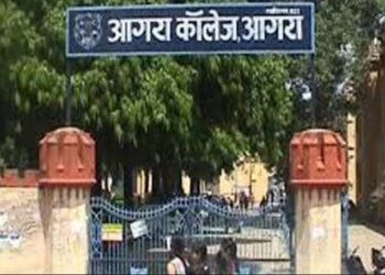 आगरा कॉलेज के शिक्षक ने प्राचार्य के ड्राइवर और गनर पर लगाया धमकी देने का आरोप, मुकदमा