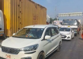 आगरा कानपुर हाईवे पर ट्रक ने दो बहनों को लिया चपेट में, एक की मौत