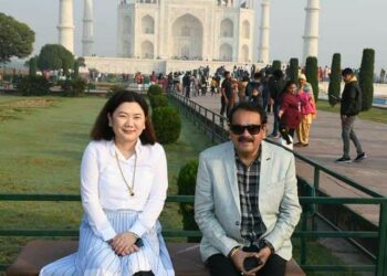 मंगोलिया की कानून राज्यमंत्री ने किया ताजमहल का दीदार