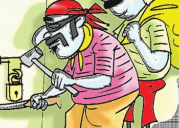 सोमवार रात को तीन स्थानों पर हुई बड़ी चोरी