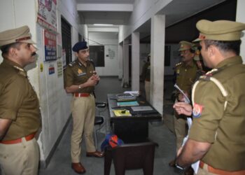 पुलिस आयुक्त ने एक ही दिन में दो थानों का निरीक्षण कर मचाई खलबली